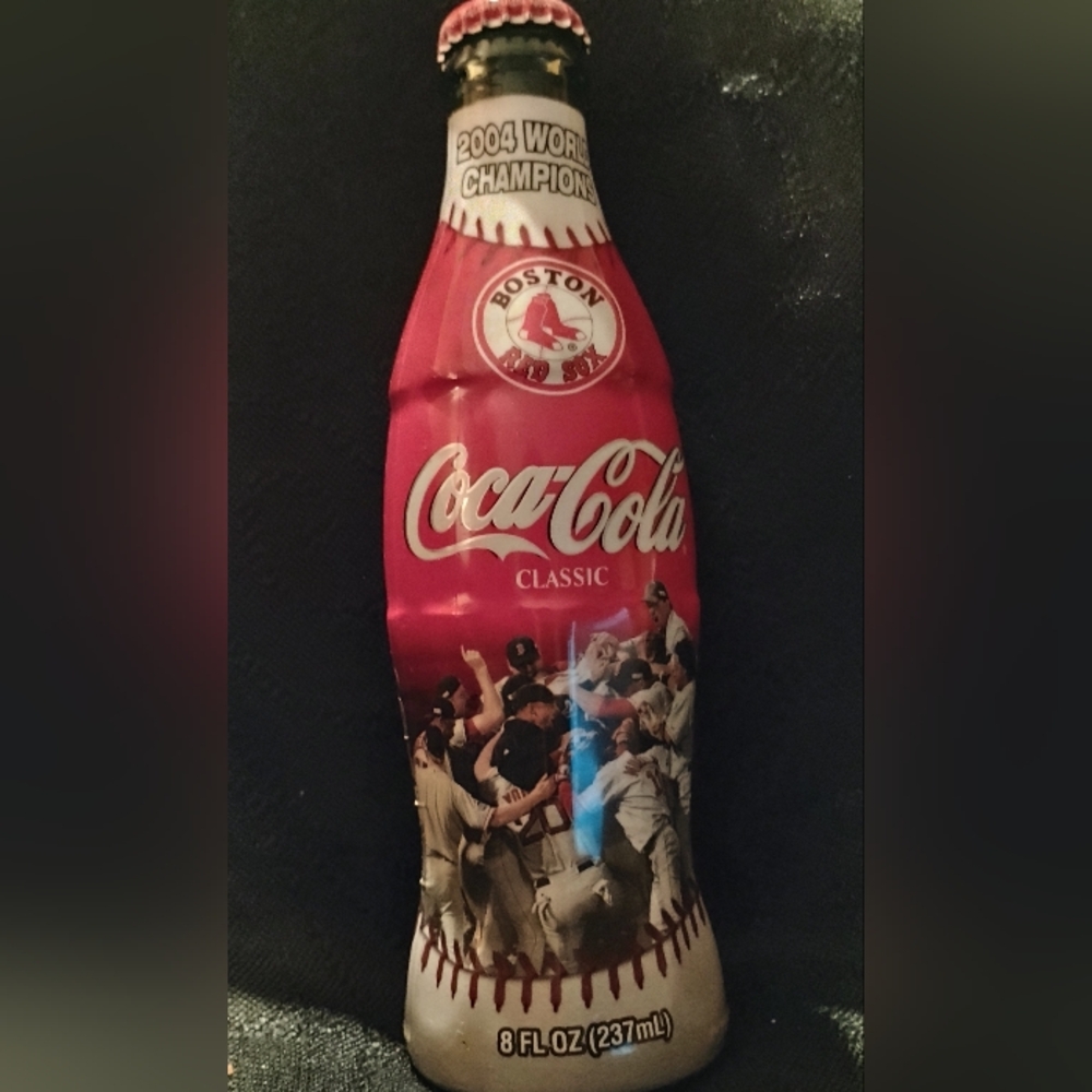 2004 World Champions COCA-COLA CLASSIC COLLECTOR'S BOTTLE!  UNOPENED & MINT!